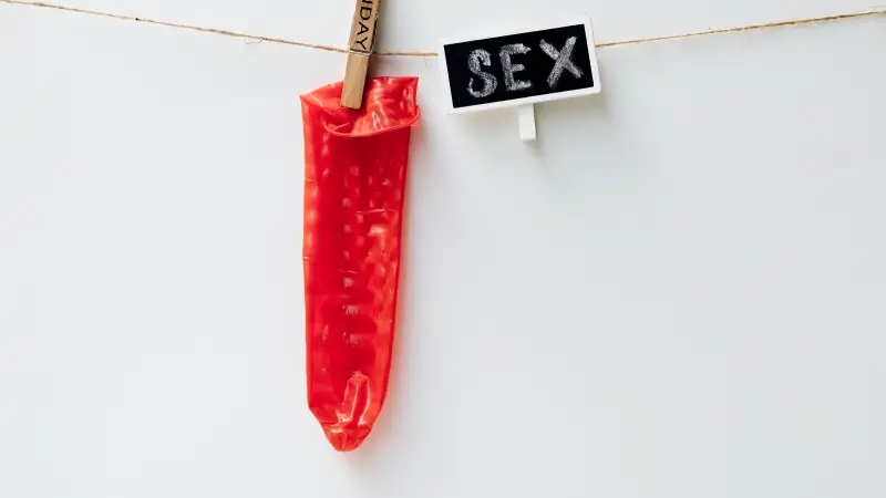 سکس در پریودی؛ فواید، عوارض، امکان بارداری و روش انجام  