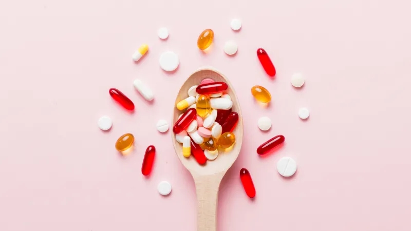 جدول زمان مصرف مکمل‌ها و ویتامین‌ها؛ راهنما بهترین زمان مصرف