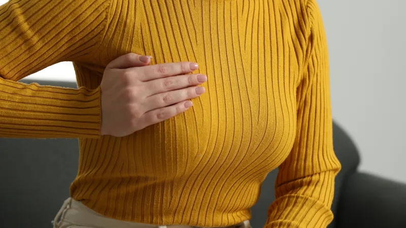 علت درد سینه سمت راست و چپ زنان(علت درد سینه هنگام دست زدن )