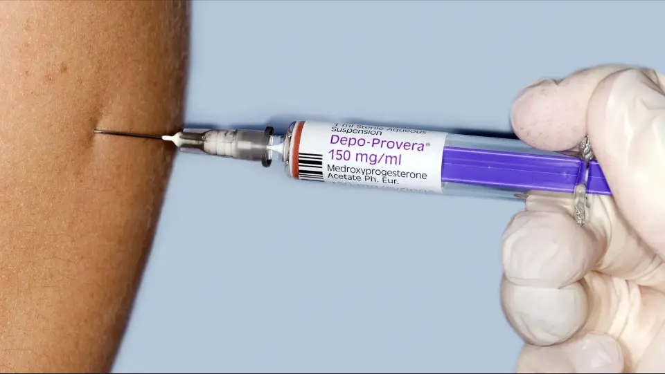 آمپول ضد بارداری چیست: انواع، نحوه مصرف، مزایا و عوارض