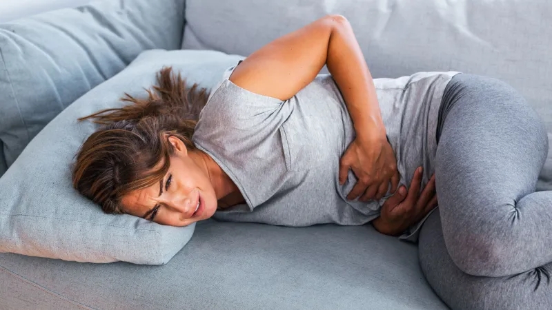 علت درد تخمدان سمت راست و چپ چیست؟ بررسی راه‌های درمان