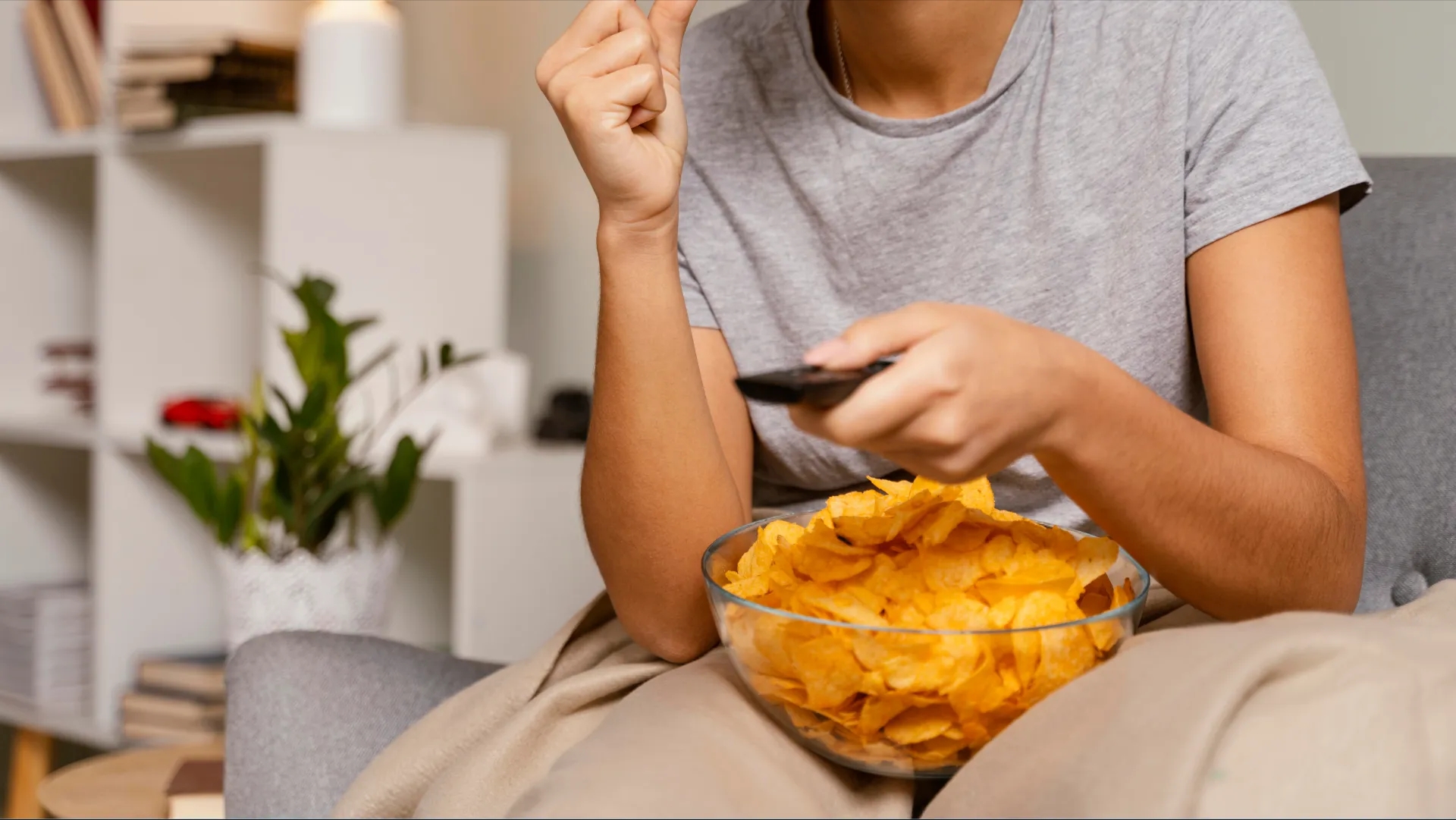 چگونه پرخوری قبل پریود را کنترل کنیم؟
