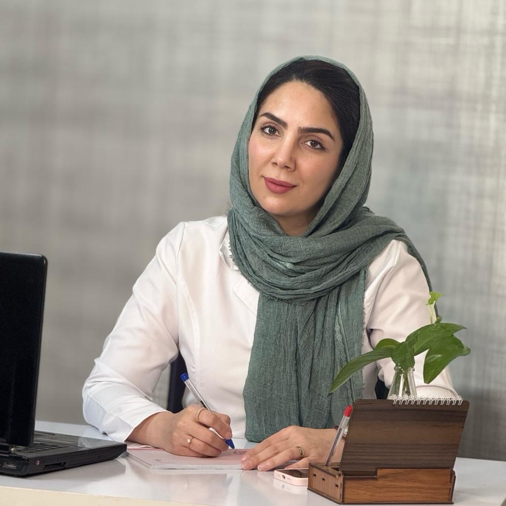 دکتر مینا مومن