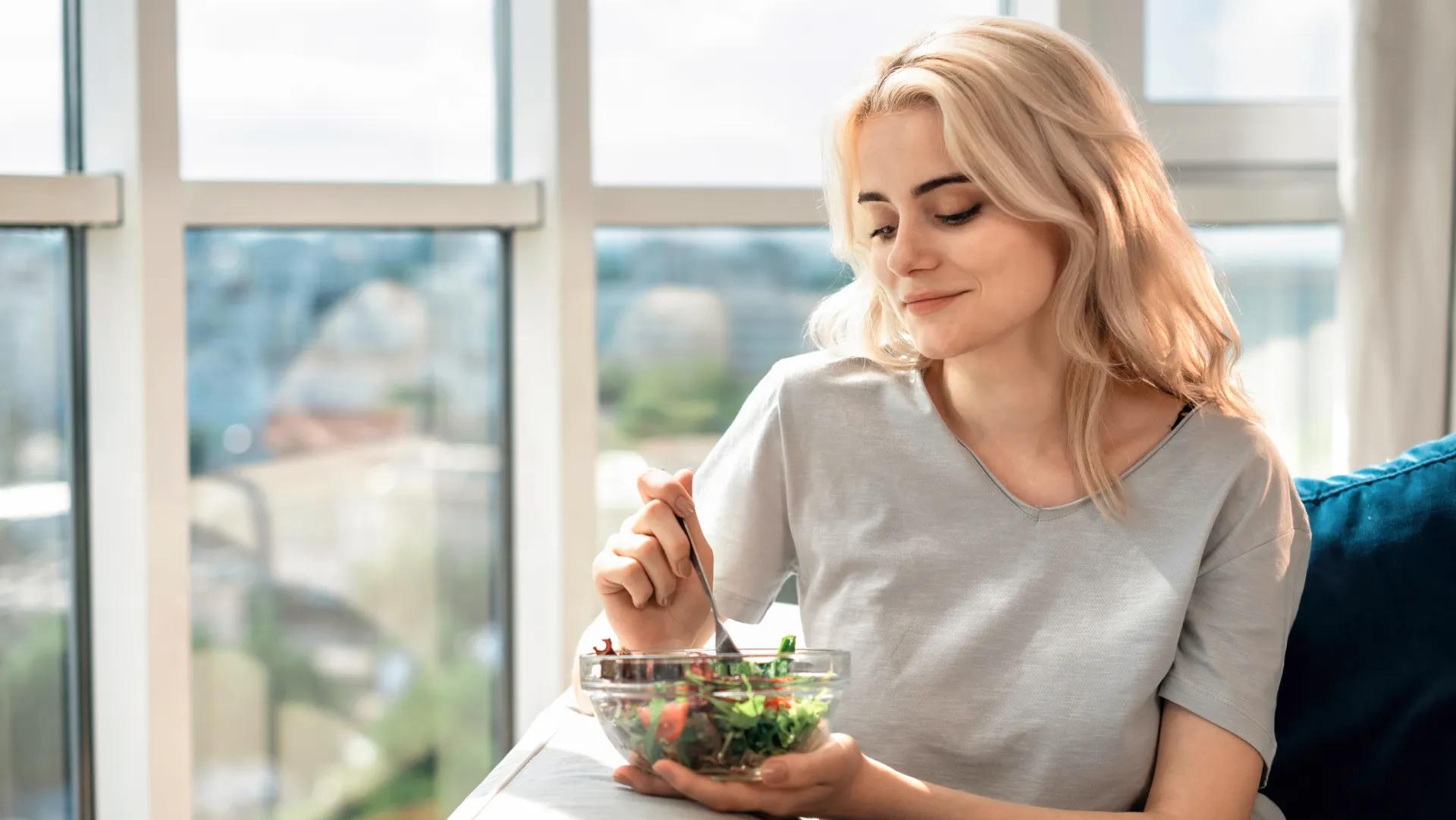 برای درمان اندومتریوز چه بخوریم؟ راهنمای کامل رژیم‌درمانی آندومتریوز