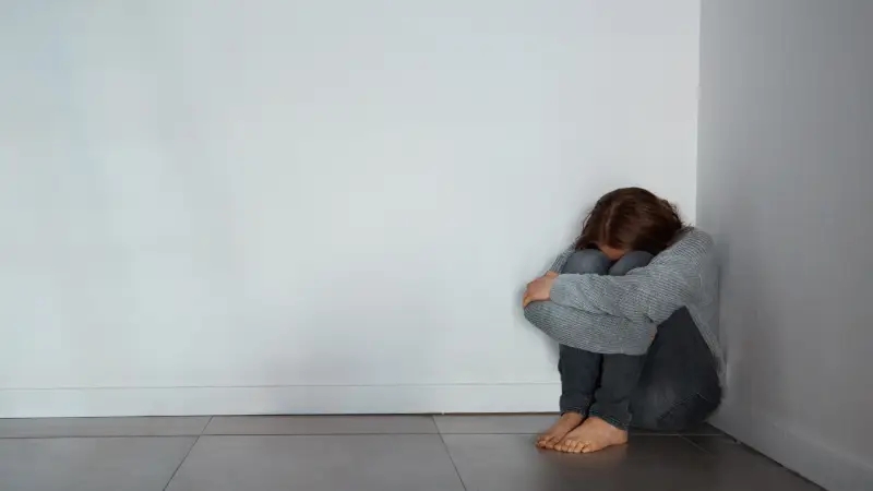 طرحواره رهاشدگی چیست؟ چطور آن را تشخیص دهیم و درمان کنیم؟