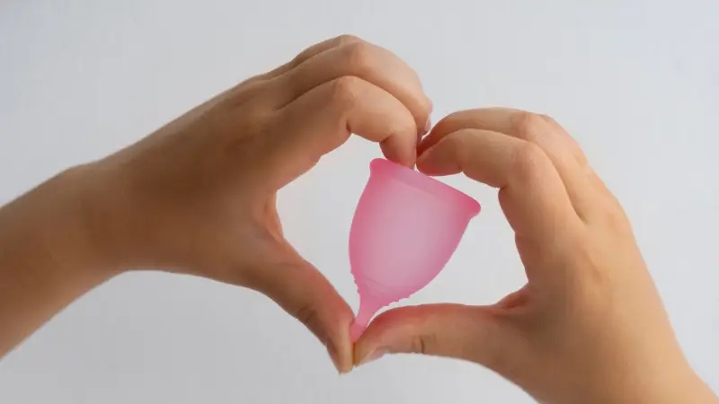 کاپ قاعدگی چیست؟ آشنایی با مزایا، معایب و نحوه استفاده