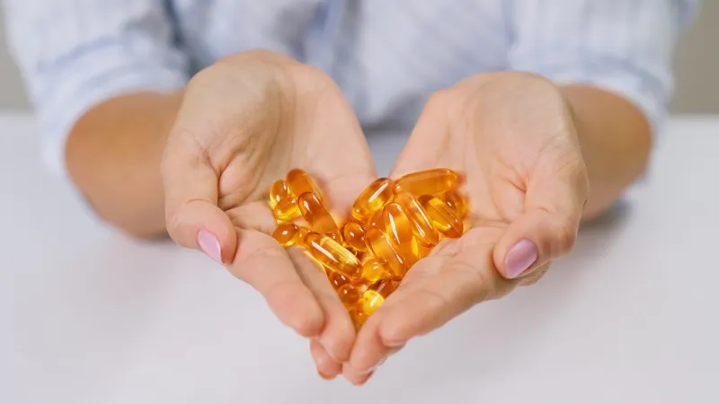 آشنایی با ۱۰ علائم کمبود ویتامین دی و عوارض آن